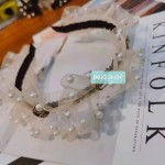Pinza con forma de mariposa con perlas